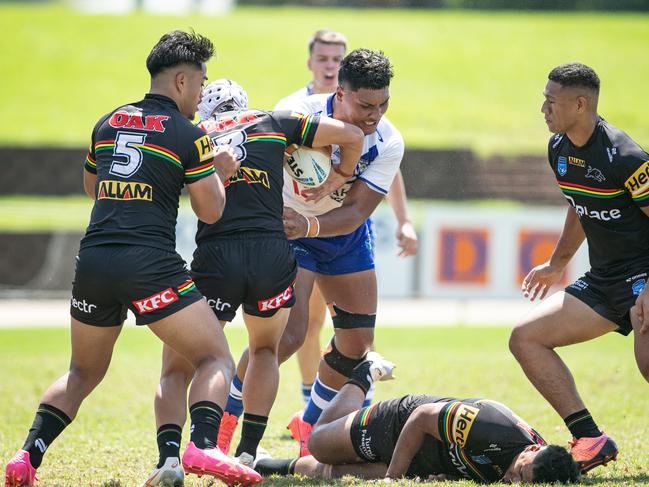 Semisi Faasisila was left dazed after a sickening head clash. Picture: Julian Andrews