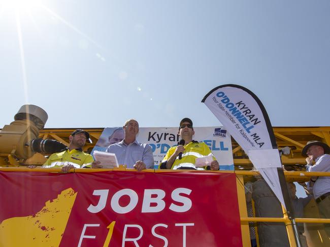 Raleigh Finlayson speaks to a rally in the Western Australian mining capital Kalgoorlie. Picture: Travis Anderson