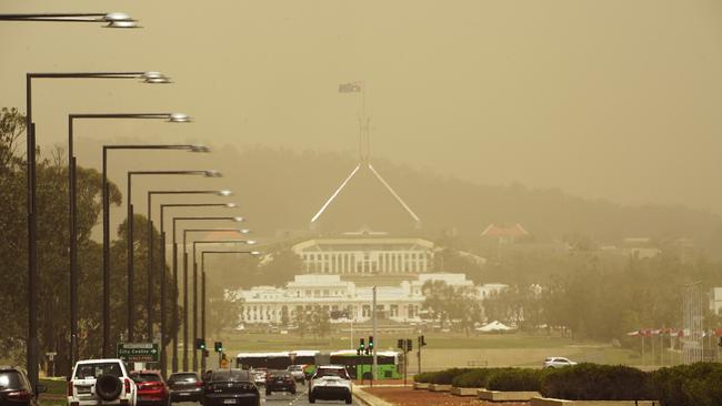 Parliament House blanketed by bushfire smoke. Picture: Mark Evans/Getty Images