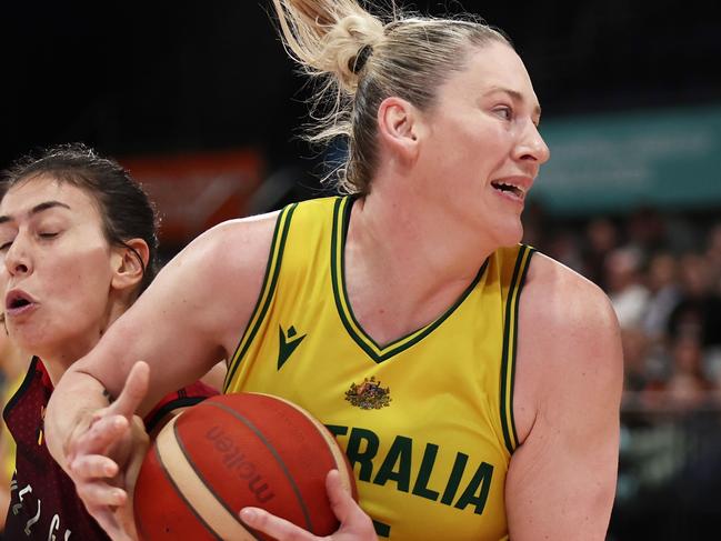 SYDNEY, AUSTRALIA - SEPTEMBER 18:  Lauren Jackson of Australia is challenged by Serena-Lynn Geldof of Belgium during the 2022 FIBA Women's Basketball World Cup Test Event match between Australia and Belgium at Quay Centre, on September 18, 2022, in Sydney, Australia. (Photo by Matt King/Getty Images)