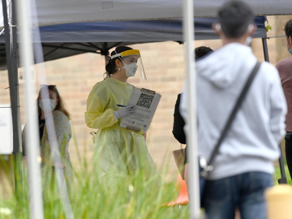 People queue for testing in Sydney’s eastern suburbs after more cases were confirmed. Picture: NCA NewsWire / Jeremy Piper