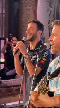 Danny Ricciardo shows off his "singing" voice