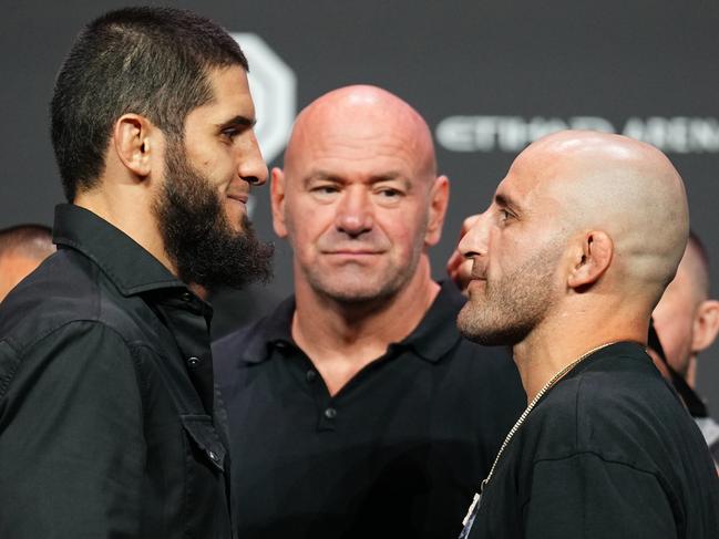 ABU DHABI, UNITED ARAB EMIRATES - OCTOBER 19: (L-R) Opponents Islam Makhachev of Russia and Alexander Volkanovski of Australia face off during the UFC 294 press conference at Etihad Arena on October 19, 2023 in Abu Dhabi, United Arab Emirates. (Photo by Chris Unger/Zuffa LLC via Getty Images)