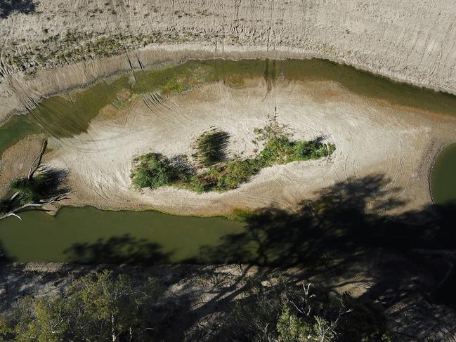 Diminishing water levels on the Darling River below weir 32 near Menindee. Picture: AAP