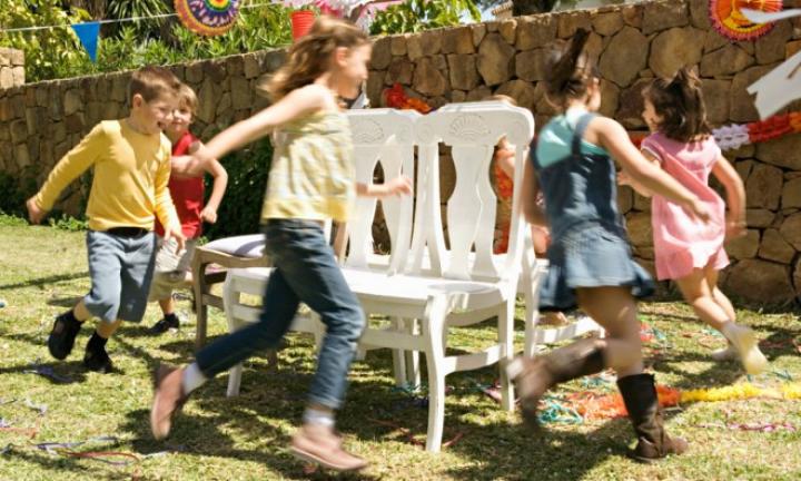 Old-fashioned party games every kid must play