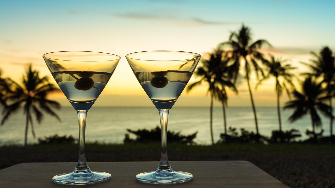 Hawaii sunsets and happy hours go together like ... martinis and olives. 