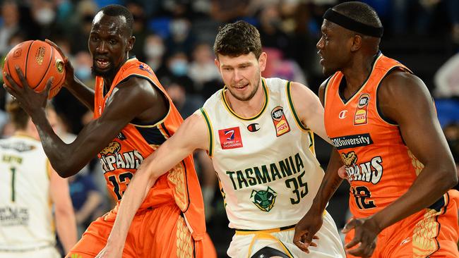 Kouat Noi (right) will not play against the Melbourne Phoenix on Tuesday after not passing a medical check. (Photo by Steve Bell/Getty Images)