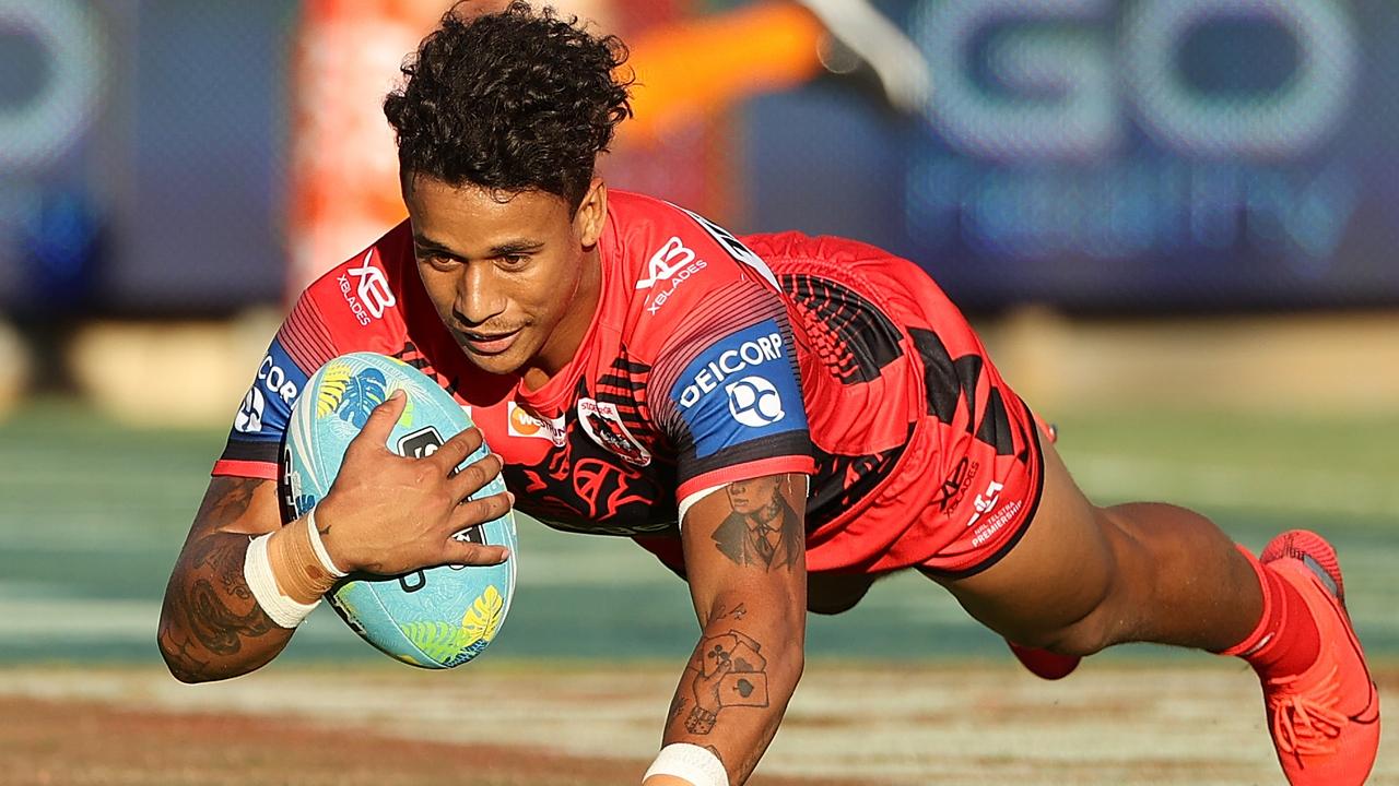 Tristan Sailor scores a try for St George Illawarra. Picture: Paul Kane/Getty Images