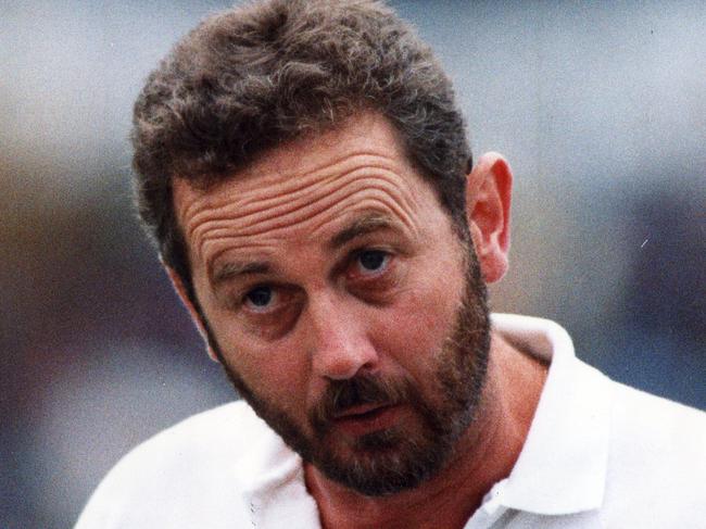AFL football - Adelaide Crows vs Brisbane Bears match at Adelaide Oval. Brisbane coach Robert Walls speaks to his players 06 Feb 1993. (Pic by staff photographer Neon Martin)