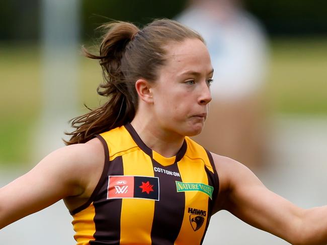 BALLARAT, AUSTRALIA - SEPTEMBER 10: Jasmine Fleming of the Hawks kicks the ball during the 2023 AFLW Round 02 match between the Western Bulldogs and the Hawthorn Hawks at Mars Stadium on September 10, 2023 in Ballarat, Australia. (Photo by Dylan Burns/AFL Photos via Getty Images)