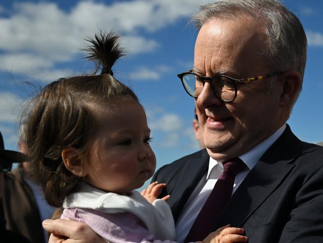BRISBANE, AUSTRALIA - NewsWire Photos - JULY 11, 2024. The Prime Minister, Anthony Albanese, with the candidate for the seat of Ryan Rebecca Hack (centre) and a supporterâs toddler during a media op at Mount Coot-Tha lookout in Brisbane.Picture: Dan Peled / NewsWire