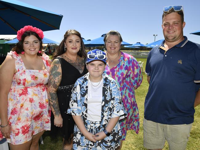 Apiam Bendigo Cup was held at Bendigo Racecourse, Bendigo, Victoria, on Wednesday, October 30th, 2024. Pictured enjoying the horse racing carnival are Mannings Family. Picture: Andrew Batsch