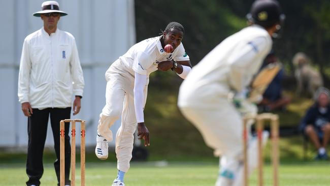 Jofra Archer gave a warning to the Aussie batsmen with a six-wicket haul.