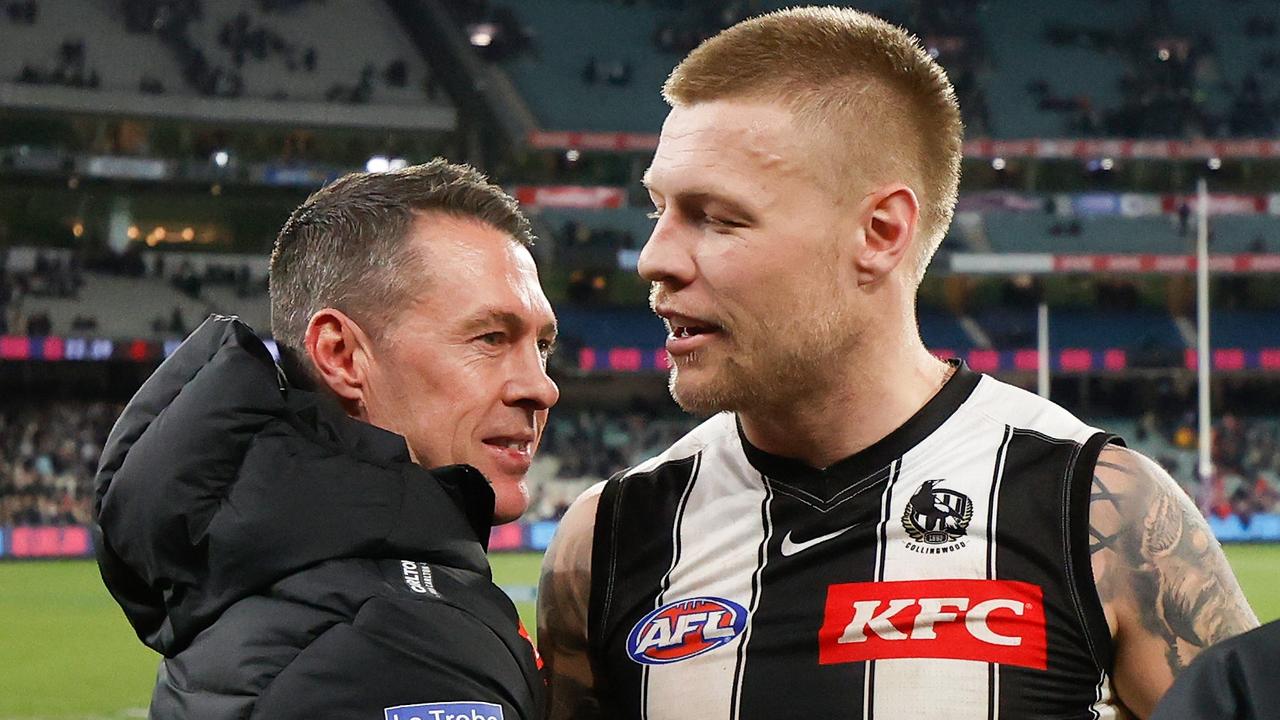 MELBOURNE, AUSTRALIA - AUGUST 05: Craig McRae, Senior Coach of the Magpies and Jordan De Goey of the Magpies celebrate during the 2022 AFL Round 21 match between the Melbourne Demons and the Collingwood Magpies at the Melbourne Cricket Ground on August 5, 2022 in Melbourne, Australia. (Photo by Michael Willson/AFL Photos via Getty Images)