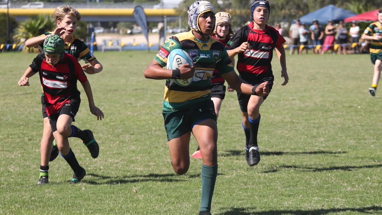 King of the Country U/13 Rugby Union tournament at Overall park Southport. Surfers Paradise(Yellow Green ) V Far North Coast (red black). Picture Glenn Hampson