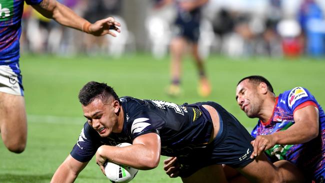 SUNSHINE COAST, AUSTRALIA – AUGUST 02: Tino Faasuamaleaui of the Storm scores a try during the round 12 NRL match between the Melbourne Storm and the Newcastle Knights on August 02, 2020 in Sunshine Coast, Australia. (Photo by Bradley Kanaris/Getty Images)