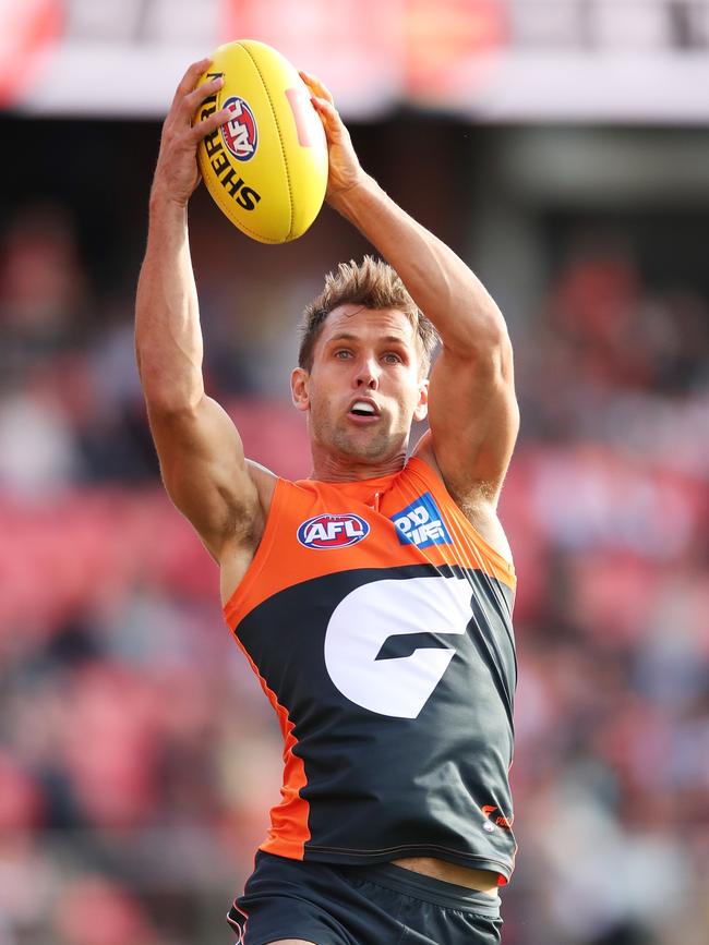 Matt de Boer of the Giants takes a mark during the round three AFL match between the Greater Western Sydney Giants and the Gold Coast Suns. Picture: Getty