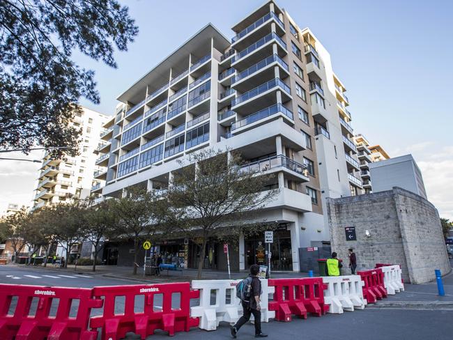 1-5 Bourke St, Mascot, 15th June 2019. 132 units in Mascot Towers 1-5 Bourke St, Mascot have been evacuated due to structural concerns within 2 of the tower buildings in the 4 tower complex.Picture by Damian Shaw