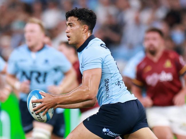 SYDNEY, AUSTRALIA - FEBRUARY 14: Joseph-Aukuso Suaalii of the Waratahs runs with the ball during the round one Super Rugby Pacific match between NSW Waratahs and Highlanders at Allianz Stadium, on February 14, 2025, in Sydney, Australia. (Photo by Darrian Traynor/Getty Images)