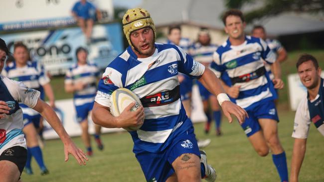 Byron Bay centre Sean Nicholl on the run. Photo Peter Moore.