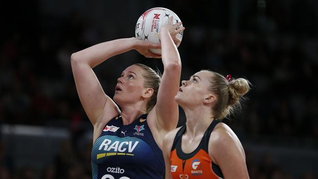 Caitlin Thwaites lines up a shot for the Vixens against the Giants at Melbourne Arena. Picture: AAP