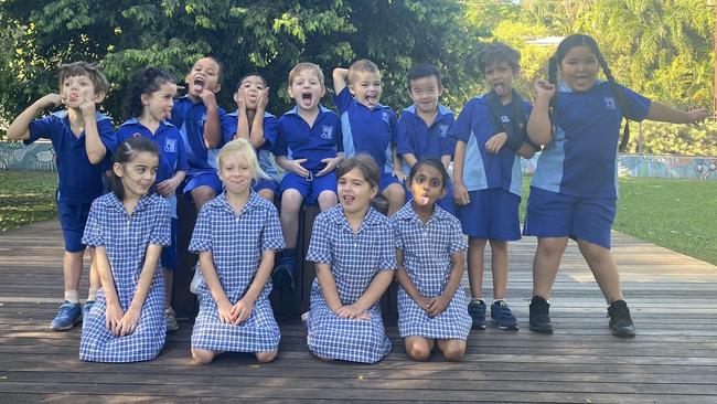 STUART PARK PRIMARY SCHOOL Transition Sara BACK ROW (L-R): Noam, Djamila, Malakai, Destin, Ollie, Drossos, Henry, Ewan, Subira. FRONT ROW (L-R): Caitlin, Maya, Ayah, Enuki