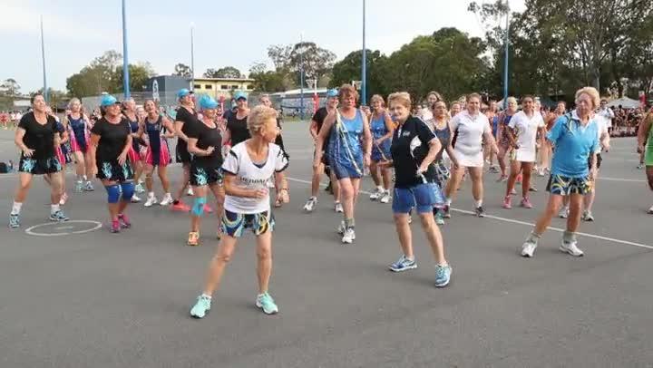 Netballers turn into flash mob at Pan Pacific Masters Games on the Gold Coast