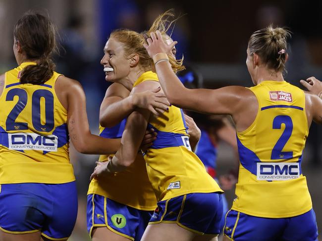 Alison Drennan and the Eagles celebrate a goal during their win against the Bulldogs. Picture: Darrian Traynor/Getty Images