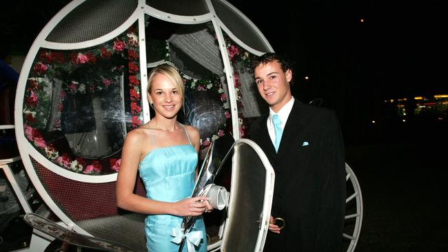 JUNE 06, 2004: Rachel Roberton, 16 and James Riley, 17 from Hillcrest Christian College at the Crowne Plaza in Surfers Paradise for their school formal. PicMike/Batterham - socials