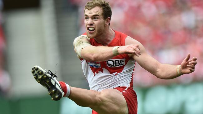 Tom Mitchell is expected to request a trade to Hawthorn.