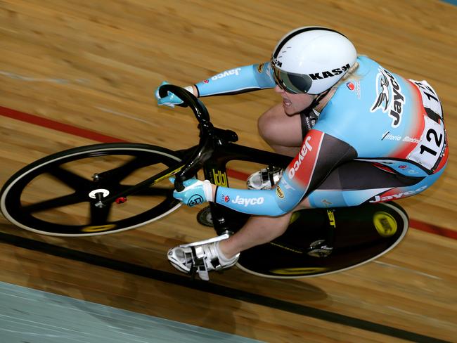 Stephanie Morton powers to victory over Anna Meares in the women’s sprint at the Adelaide SuperDrome. Picture: Sarah Reed