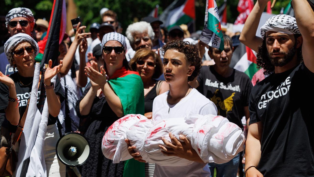 SYDNEY , AUSTRALIA - NewsWire Photos, NOVEMBER 19, 2023., A Pro-Palestinian protest is forming in Hyde Park in Sydney today with a strong Police presence. NCA NewsWire / David Swift