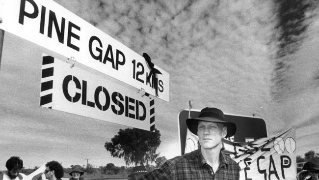 A 1986 picture of Peter Garrett, then just a rock star, who was campaigning to close the Pine Gap facility.