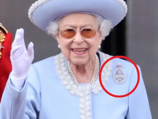 Queen’s subtle hidden message on balcony