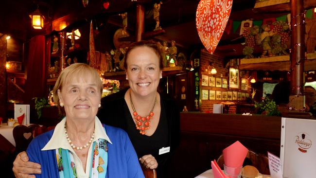 Karin Koeppen with her daughter Daniela Koeppen-Rosenfeld at the restaurant in 2018.