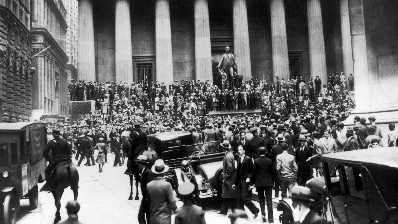 Police on horseback move in to disperse panicked crowds on Wall Street, New York, October 29, 1929, the day of the stock market crash that led to the Great Depression. Stockmarket.