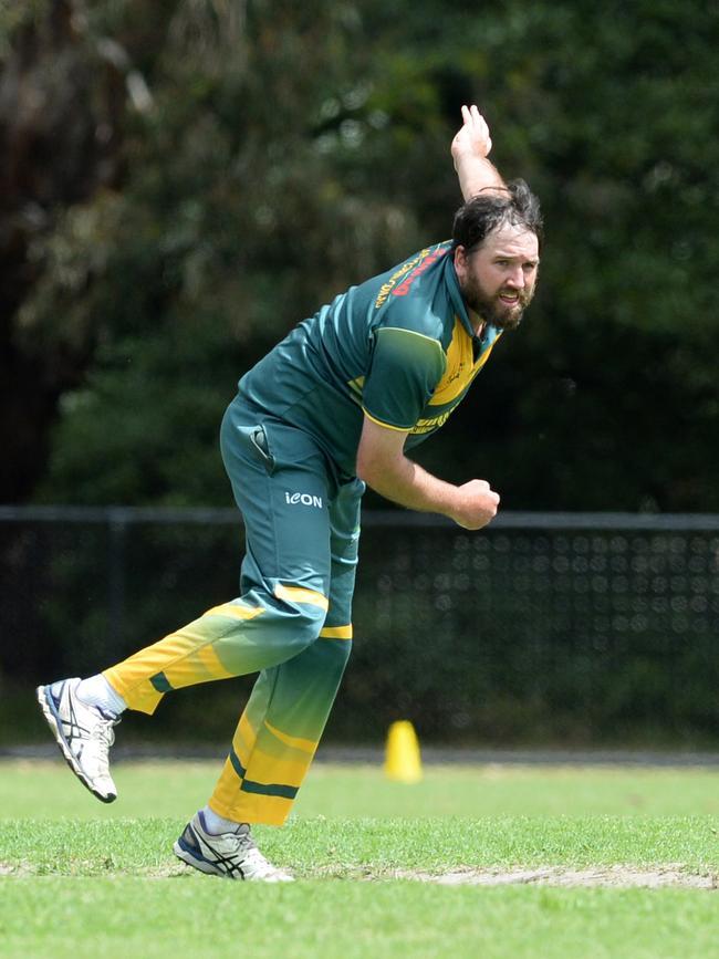 Moorooduc opening bowler Reece Cordeux.