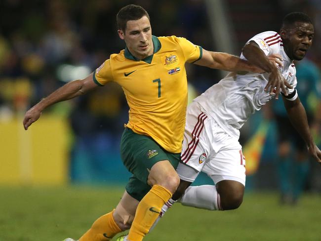 NEWCASTLE, AUSTRALIA - JANUARY 27: Mathew Leckie of Australia contests the ball with Ismail Al Hammadi of the United Arab Emirates during the Asian Cup Semi Final match between the Australian Socceroos and the United Arab Emirates at Hunter Stadium on January 27, 2015 in Newcastle, Australia. (Photo by Tony Feder/Getty Images)