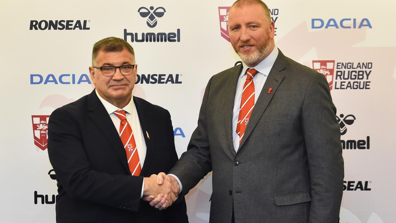 England coach Shaun Wane poses with Ralph Rimmer in 2020. Photo by Nathan Stirk/Getty Images