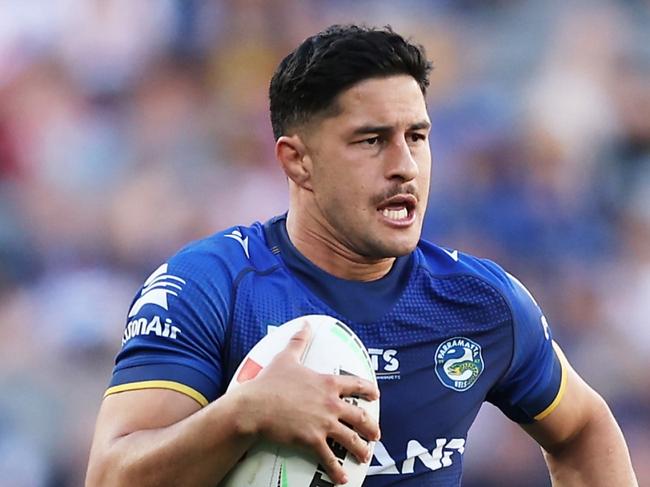 SYDNEY, AUSTRALIA - AUGUST 31:  Dylan Brown of the Eels makes a break during the round 26 NRL match between Parramatta Eels and St George Illawarra Dragons at CommBank Stadium, on August 31, 2024, in Sydney, Australia. (Photo by Matt King/Getty Images)