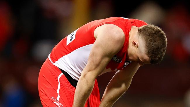 SYDNEY, AUSTRALIA – JULY 28: Chad Warner of the Swans looks dejected after a loss during the 2024 AFL Round 20 match between the Sydney Swans and the Western Bulldogs at The Sydney Cricket Ground on July 28, 2024 in Sydney, Australia. (Photo by Michael Willson/AFL Photos via Getty Images)