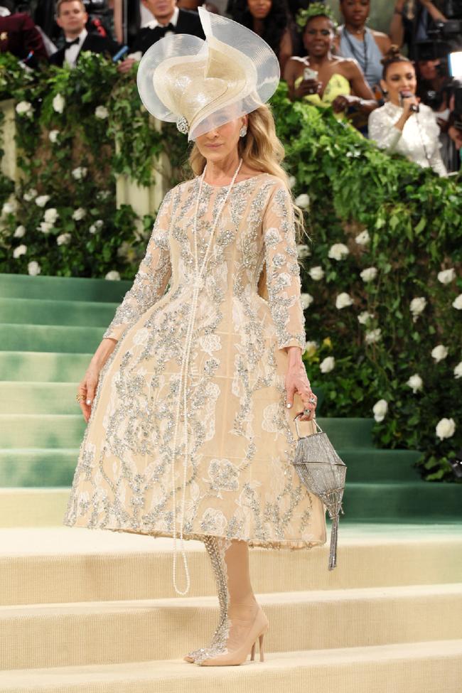 Sarah Jessica Parker wears Richard Quinn at the 2024 Met Gala. 
