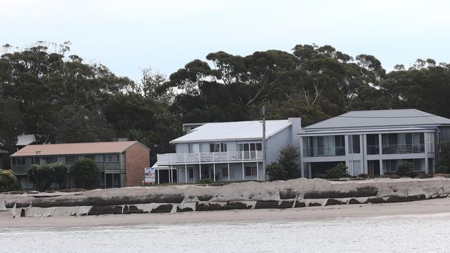 The small “buffer” zone between homes and the beach at Winda Woppa. Picture by Peter Lorimer.