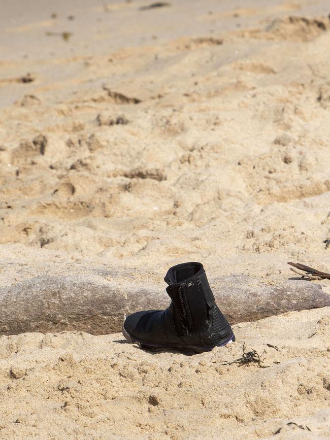 One of the victims surf boots is left on the sand. Picture: NCA NewsWire / Simon Bullard.