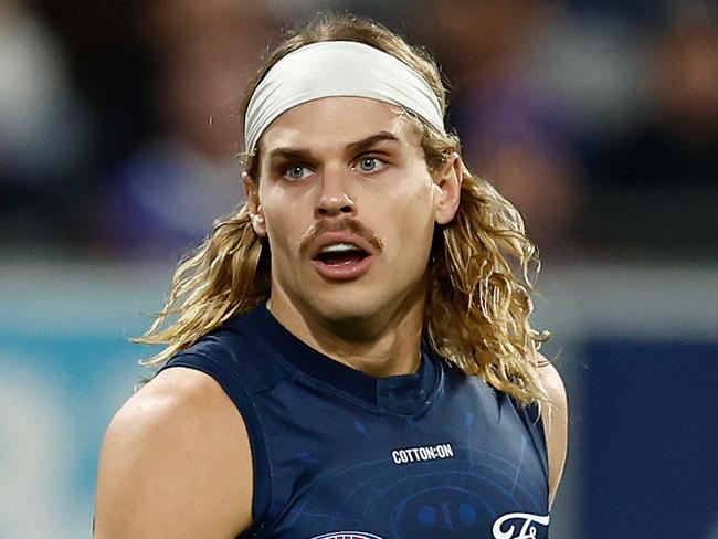 GEELONG, AUSTRALIA - MAY 22: Bailey Smith of the Cats in action during the 2025 AFL Round 11 match between the Geelong Cats and the Western Bulldogs at GMHBA Stadium on May 22, 2025 in Geelong, Australia. (Photo by Michael Willson/AFL Photos via Getty Images)