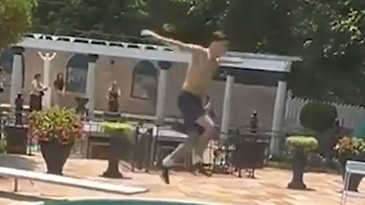 Shocking moment a British tourist jumped into Elvis Presley’s swimming pool at Graceland.