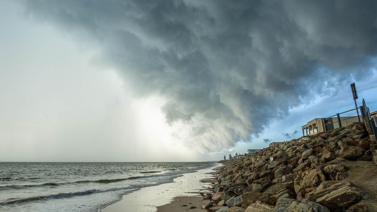 ‘Not far away now’: SA braces as 125km/h winds lash state