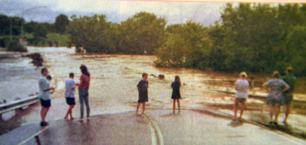 1999 FLOOD Gympie residents near Kidd Bridge on the evening of Monday the 8, as the Mary River steadily rose, few realised what was about to happen over the next 24 hours. Picture: Renee Albrecht