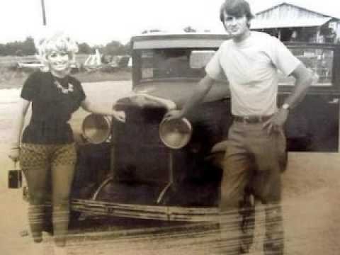 The country superstar Carl Dean when she was aged 18 in a laundromat.