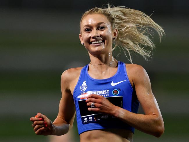 SYDNEY, AUSTRALIA - MARCH 11: Jessica Hull of Australia celebrates winning the Women's 3000m Final during the 2023 Sydney Track Classic at Sydney Olympic Park Athletic Centre on March 11, 2023 in Sydney, Australia. (Photo by Brendon Thorne/Getty Images)